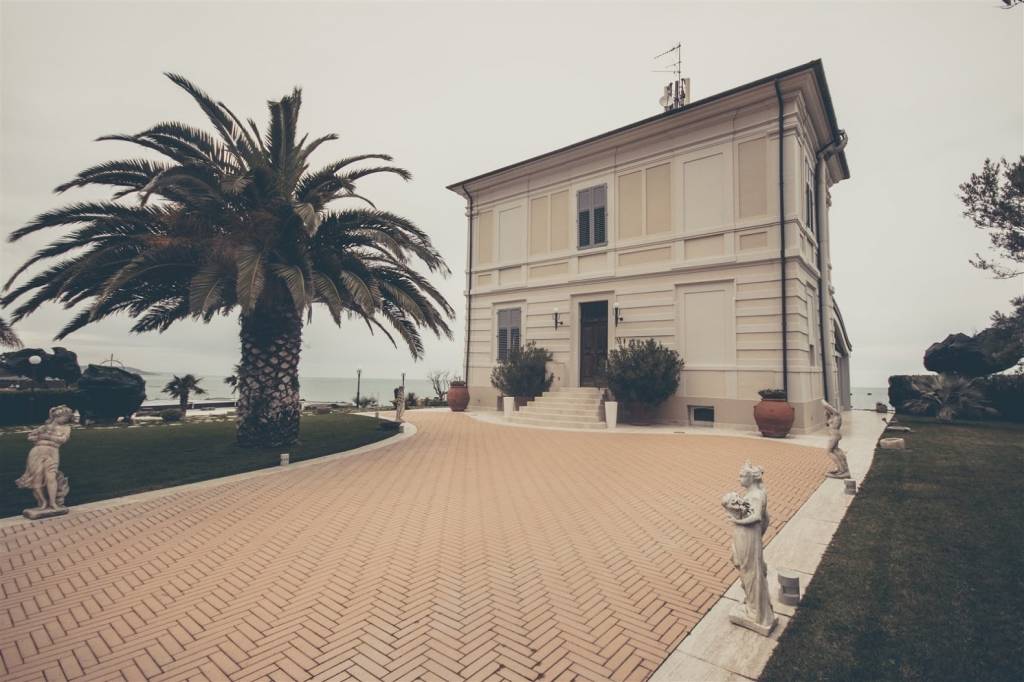 Villa Estea chosen as the location for an exclusive photoshoot 